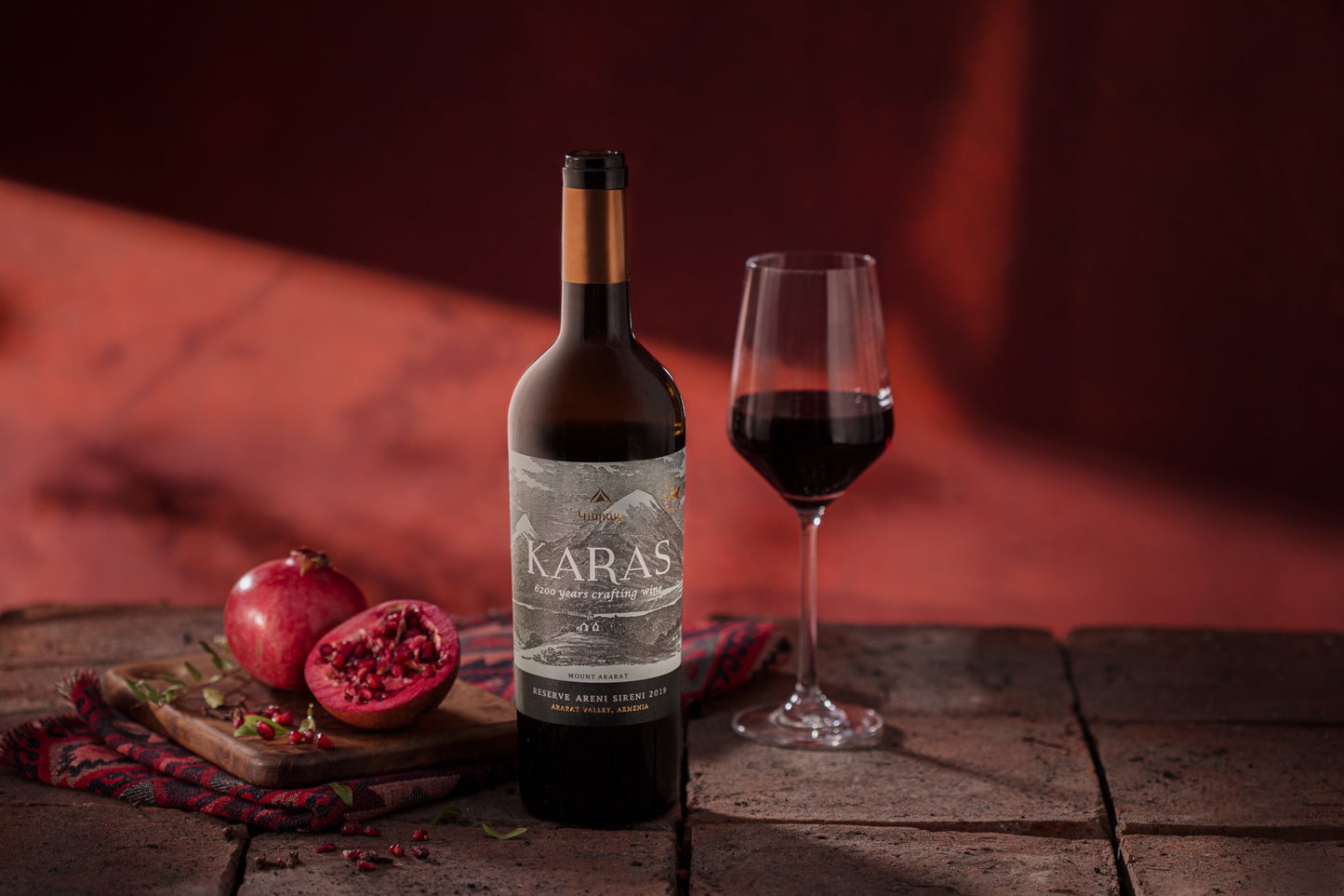 Karas Reserve Areni–Sireni 2022 wine bottle from Armenia with copper foil label and Mount Ararat illustration.
